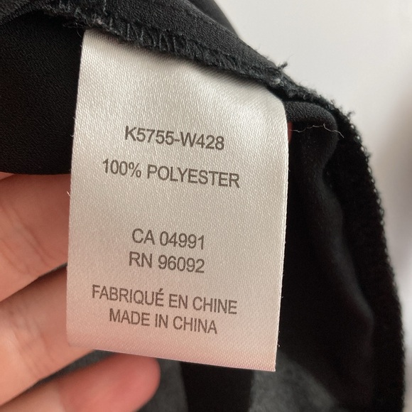 MELANIE LYNE, KATHERINE BARCLAY MONTRAEL | black batwing tiered top, size large - Picture 4 of 7